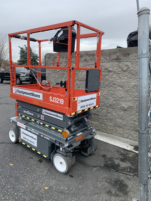 2020 Skyjack SJIII-3219 Solid NM Tires, Half height spring hinged entry gate, Dual Beacons, 800W Inverter