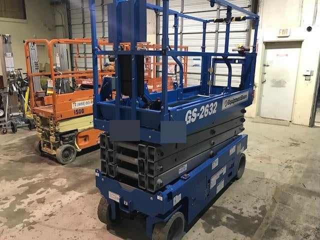2019 Genie GS-2632 Folding rails with half height swing gate