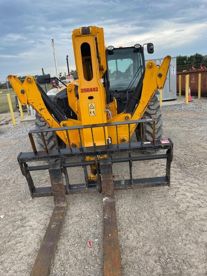 2022 JCB 510-56