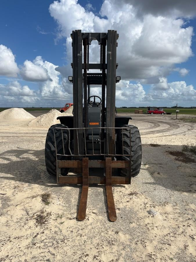 2023 CASE 588H