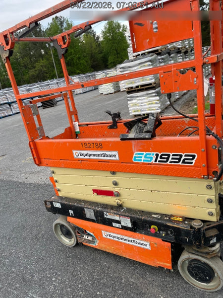 2021 JLG ES1932