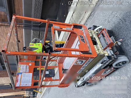2022 JLG ES1330L
