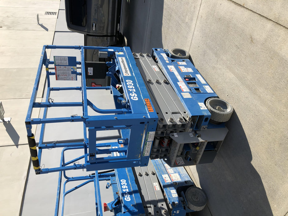 2020 Genie GS-1930 Solid Non Marking Tires, Beacon, Folding rails with half height swing gate