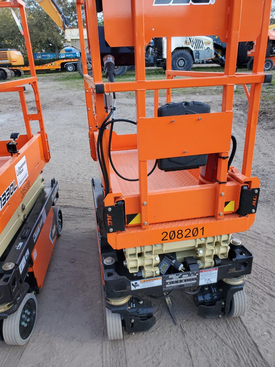 2022 JLG ES1330L