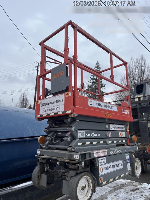 2020 Skyjack SJIII-3219 Solid NM Tires, Half height spring hinged entry gate, Dual Beacons, 800W Inverter