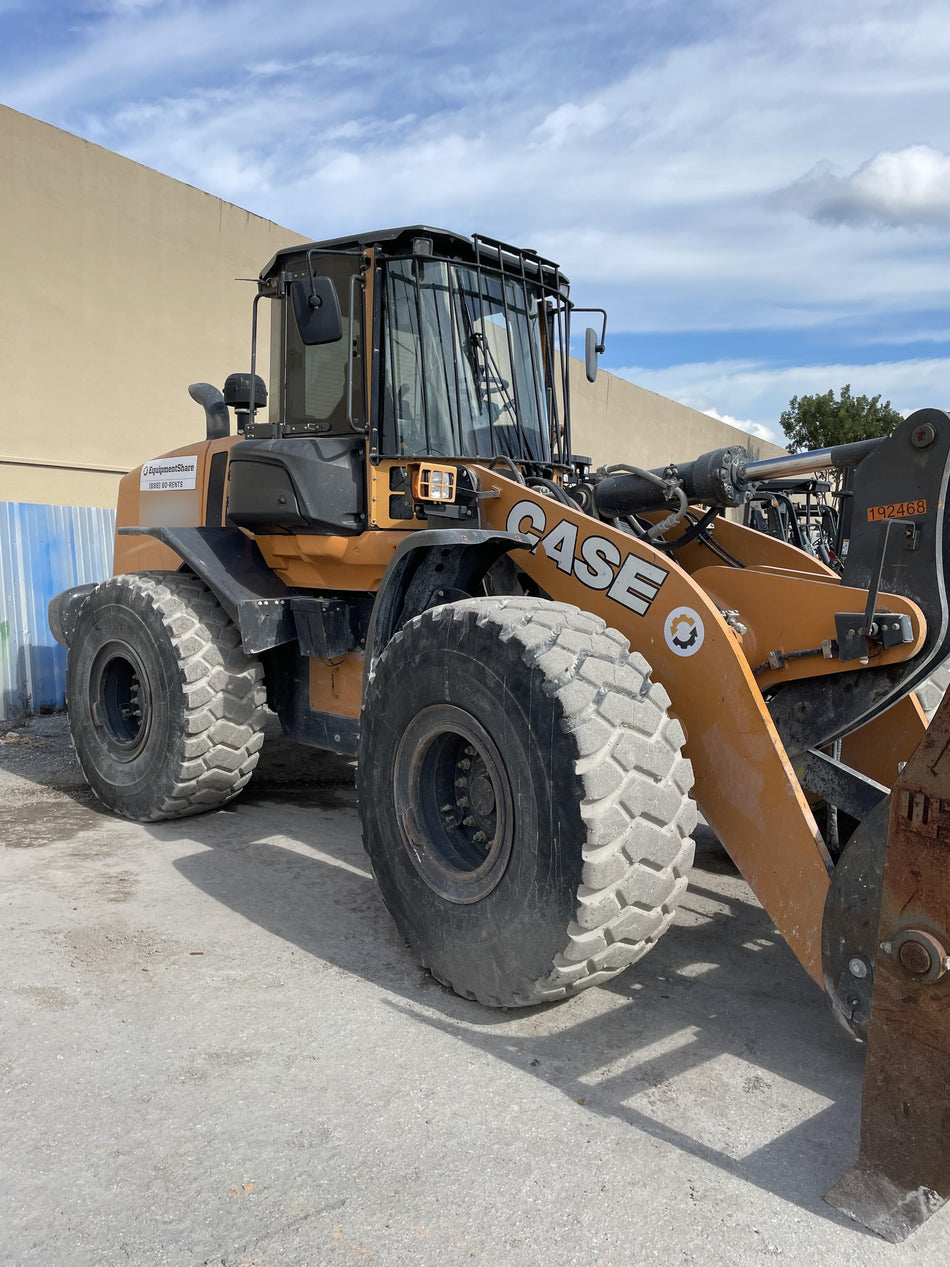 2017 CASE 821G