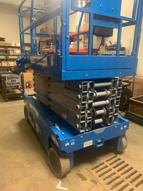 2019 Genie GS-4047 Folding rails with half height swing gate