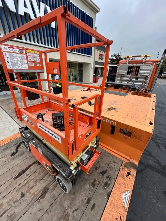 2021 JLG ES1330L