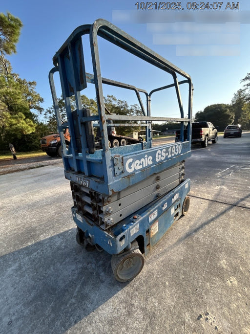 2017 Genie GS-1930 Genie GS-1930 Lift w/Fixed Rail and Chain Entry