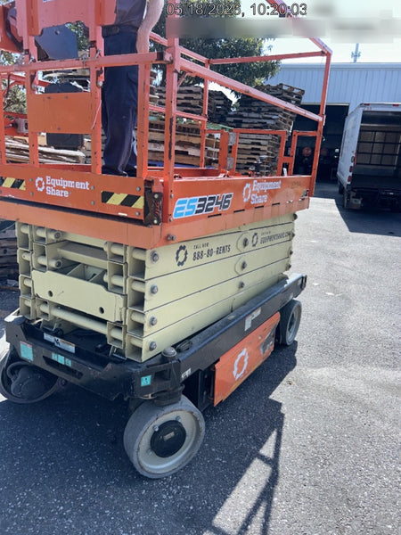 2022 JLG ES3246