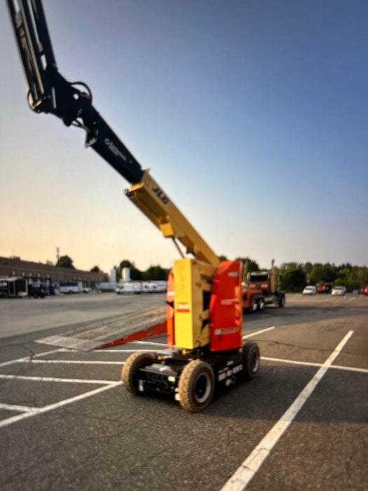2025 JLG E300AJP