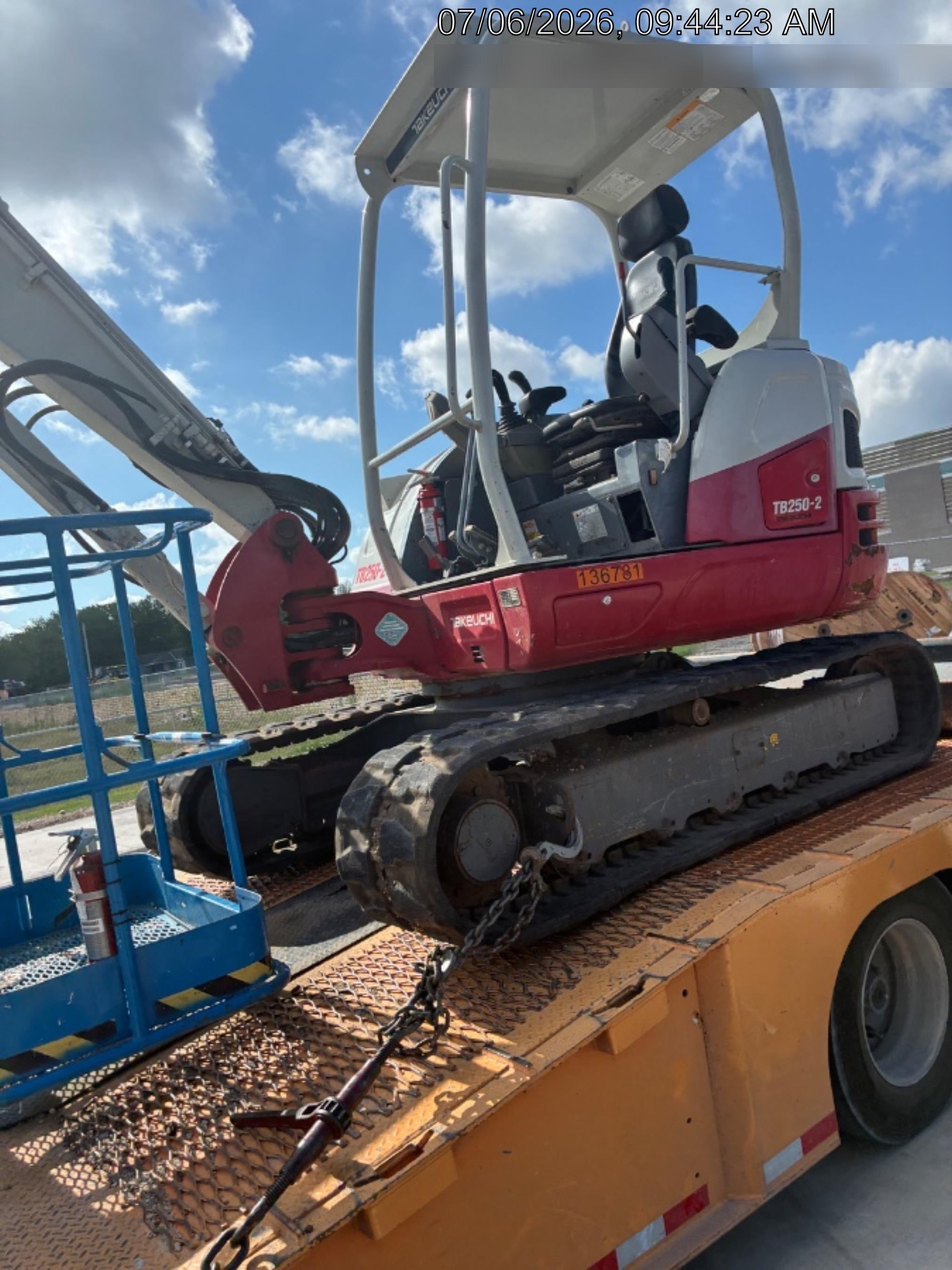 2021 TAKEUCHI TB250-2