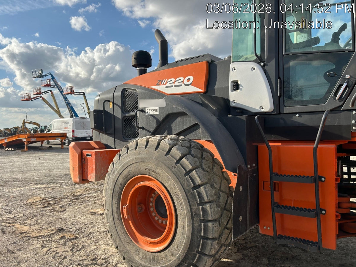 2022 HITACHI ZW220-6