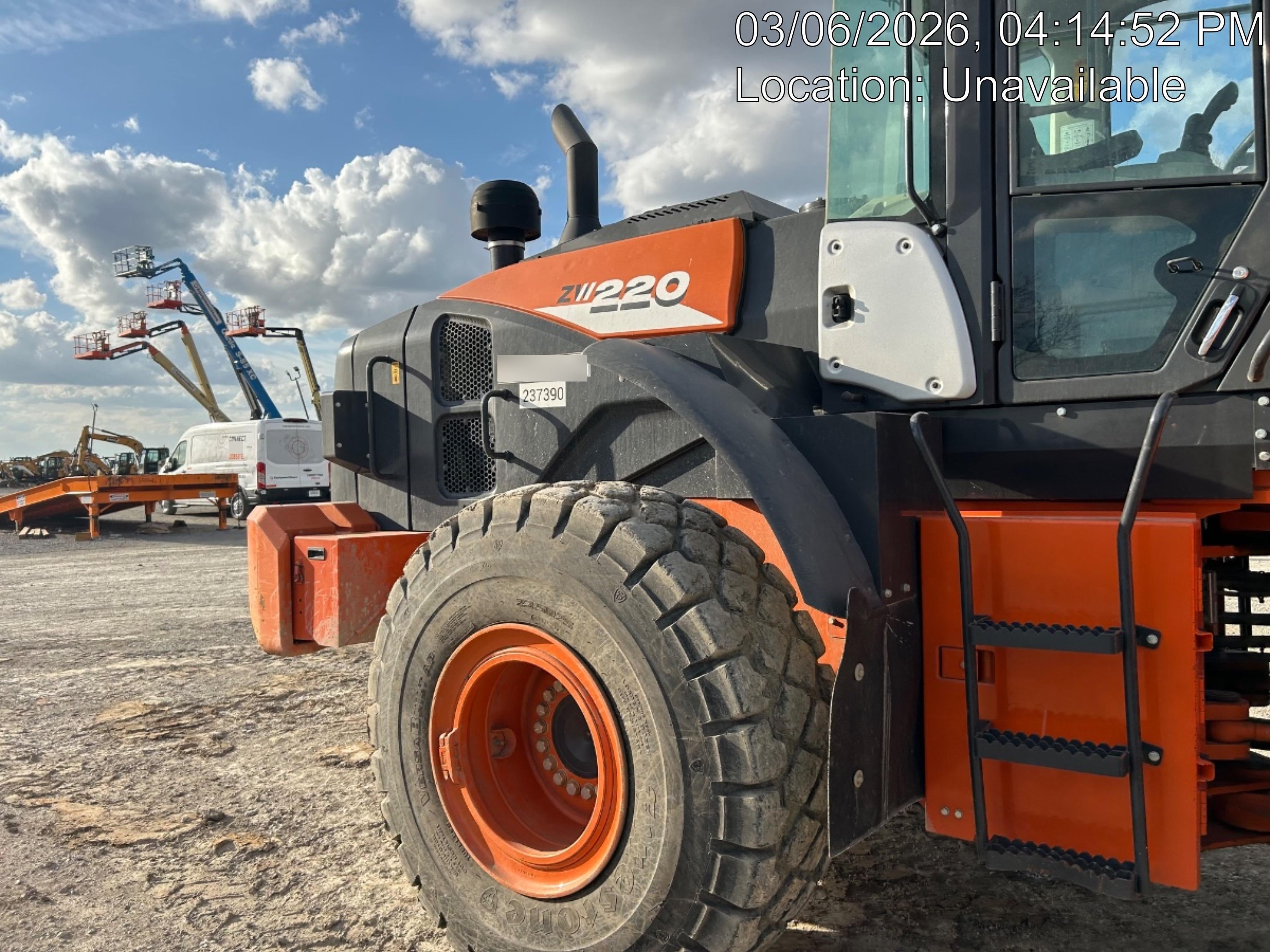 2022 HITACHI ZW220-6