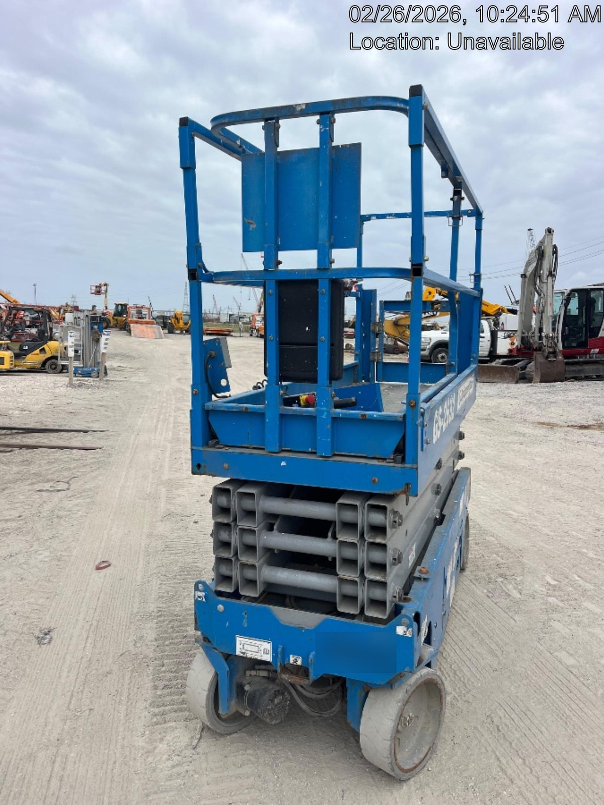 2019 Genie GS-2632 Folding rails with half height swing gate