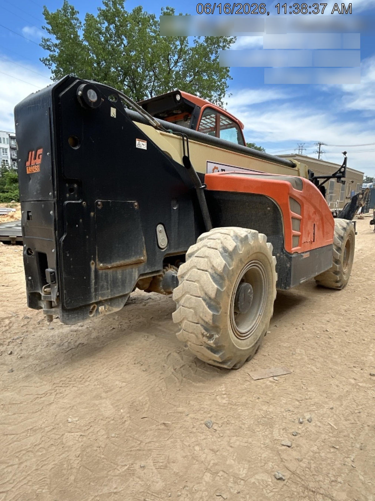 2021 JLG 1075