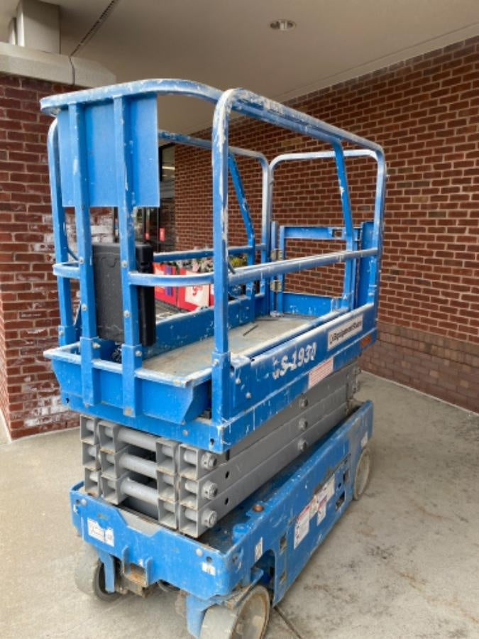 2020 Genie GS-1930 Solid Non Marking Tires, Beacon, Folding rails with half height swing gate