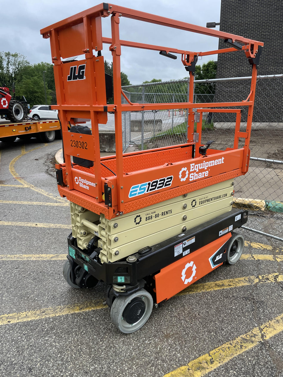 2022 JLG ES1932