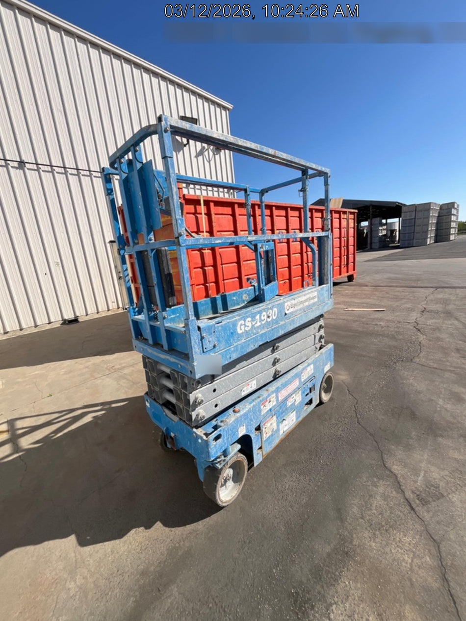 2020 Genie GS-1930 Solid Non Marking Tires, Beacon, Folding rails with half height swing gate, 800W Inverter