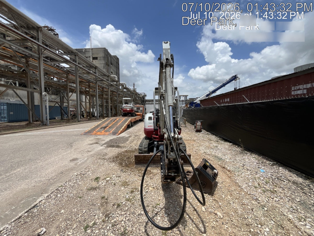 2022 TAKEUCHI TB235-2R