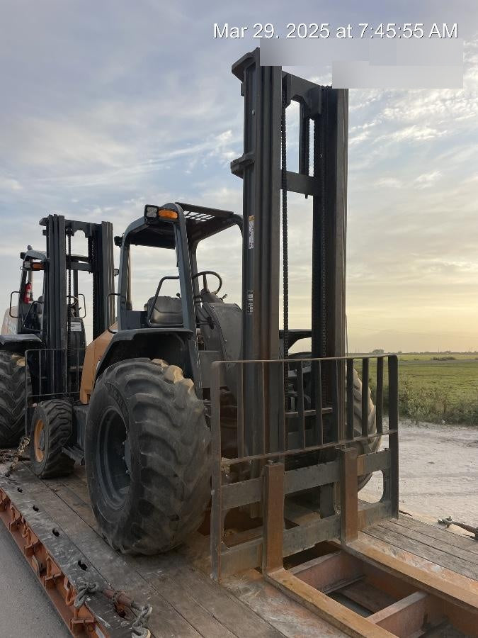2022 CASE 586H