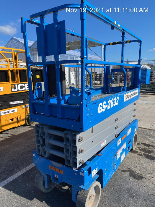 2020 Genie GS-2632 Solid NM Tires, Folding Rails with Half-Height Swing Gate, Beacon