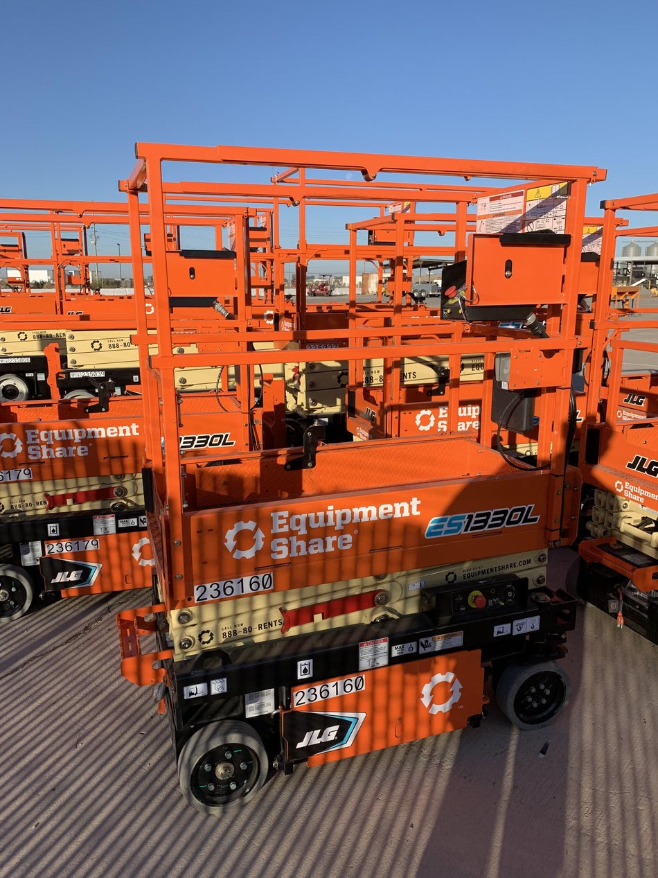 2022 JLG ES1330L