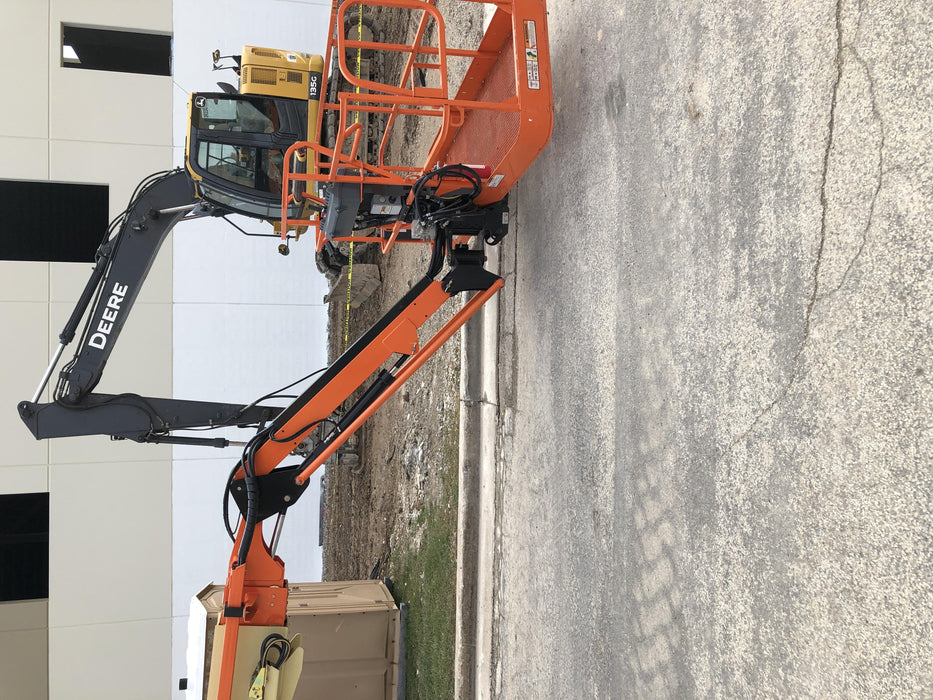 2019 JLG 660SJ