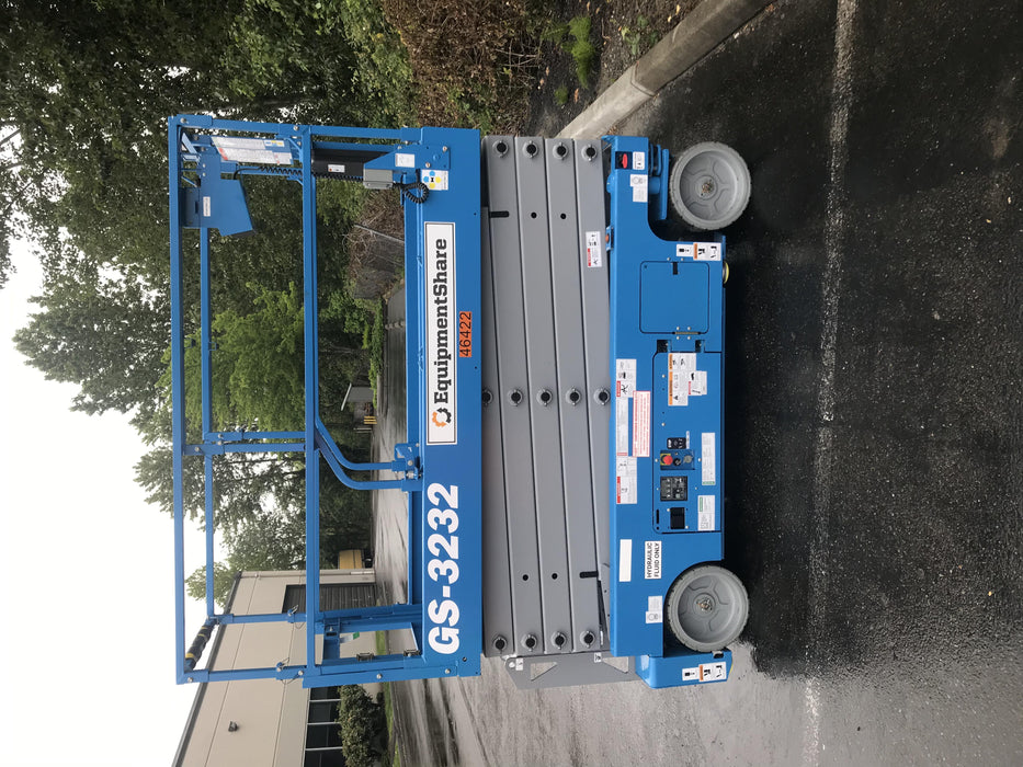 2019 Genie GS-3232 Folding rails with half height swing gate, 800 Amp Inverter