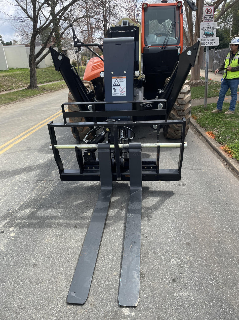 2021 JLG 1075