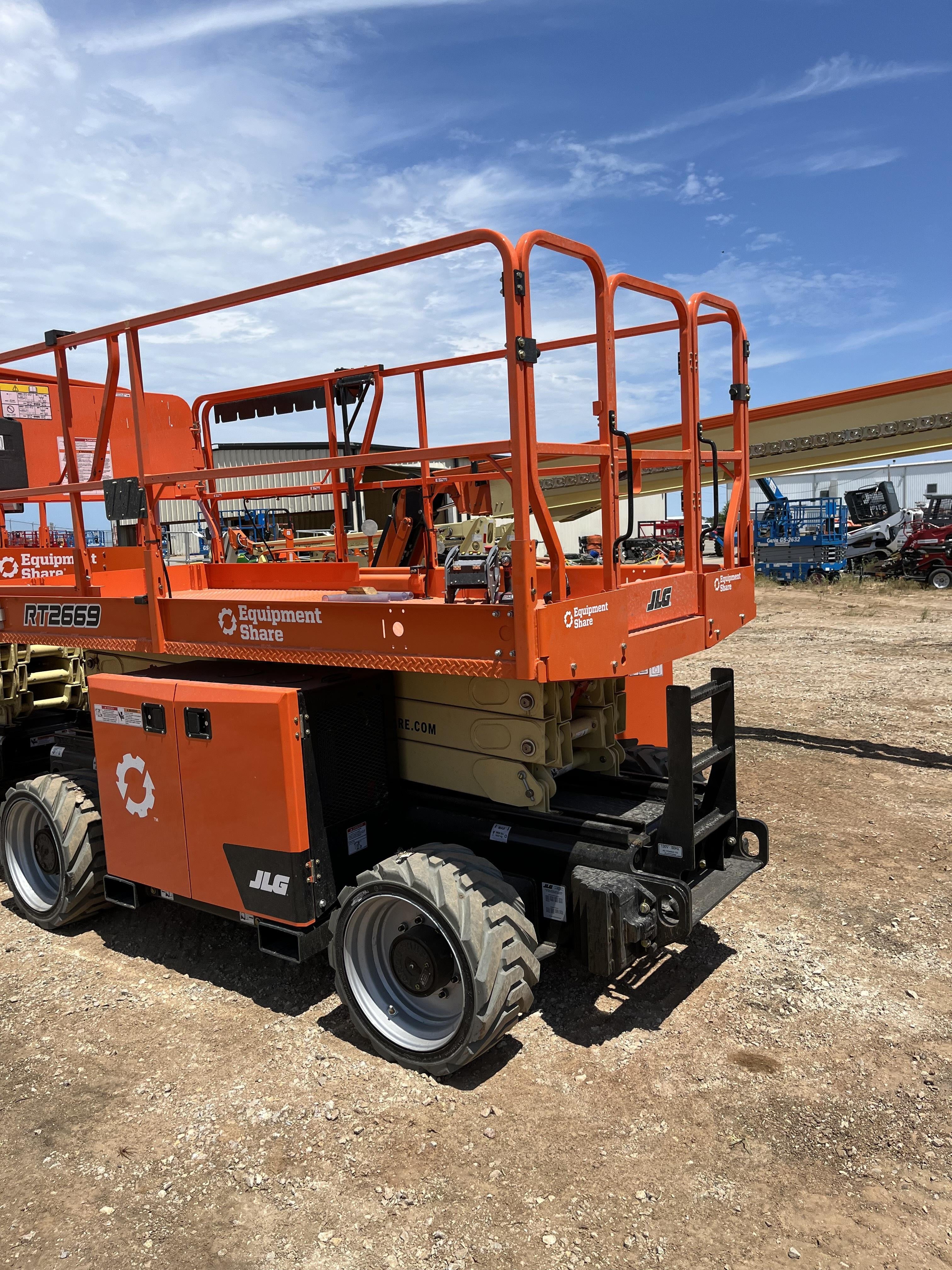 2023 JLG RT2669
