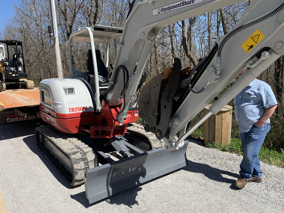 2021 TAKEUCHI TB250-2