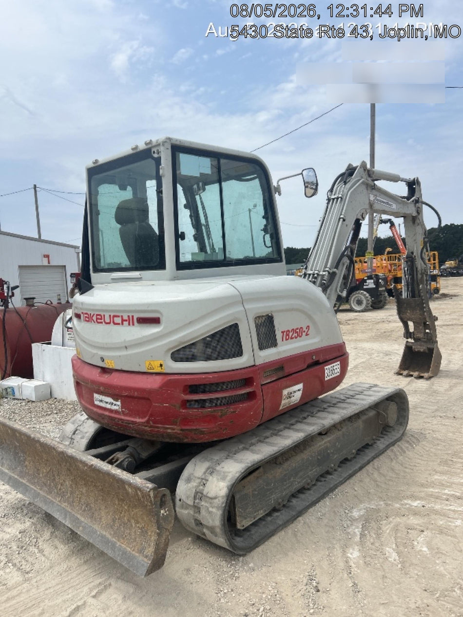 2023 TAKEUCHI TB250-2CR