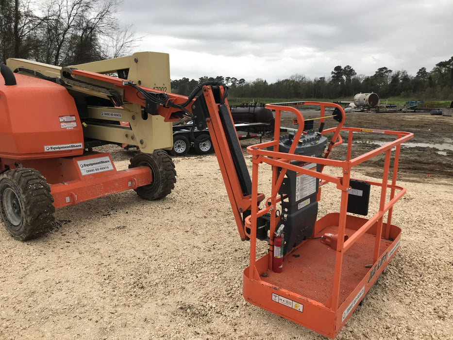 2019 JLG 450AJ