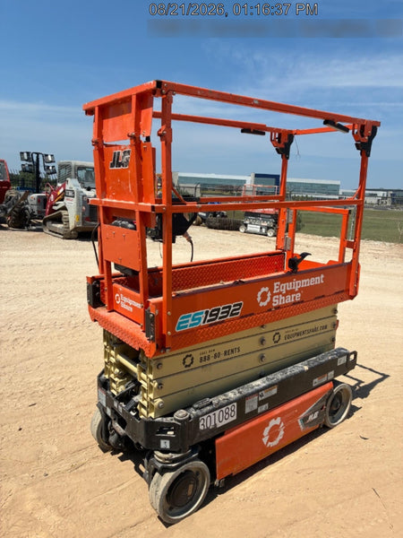 2023 JLG ES1932