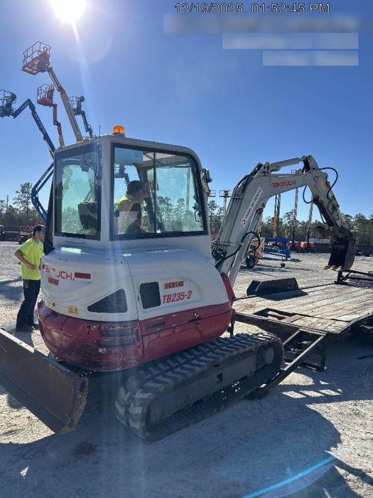 2020 TAKEUCHI TB-235-2CR
