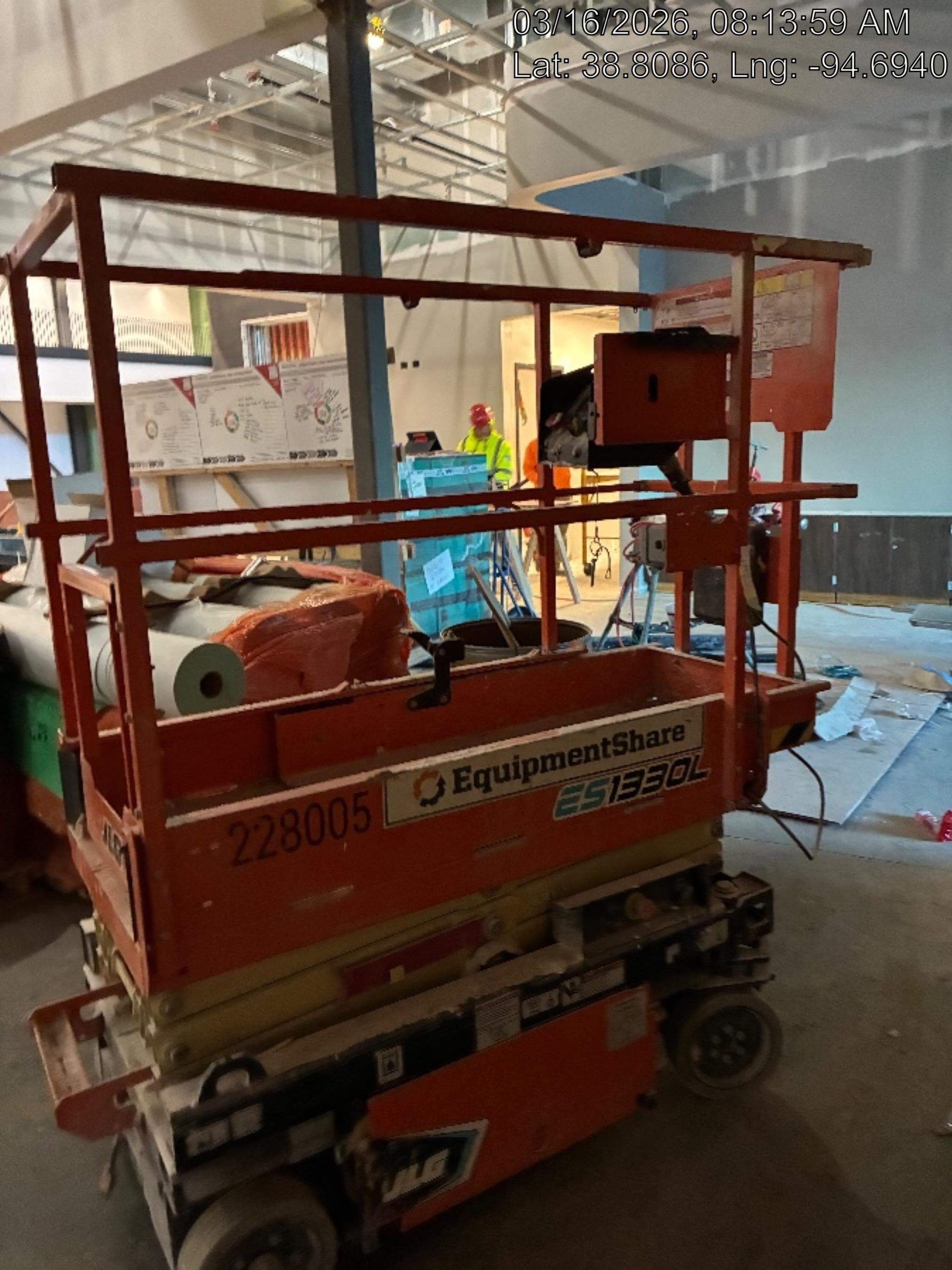 2022 JLG ES1330L