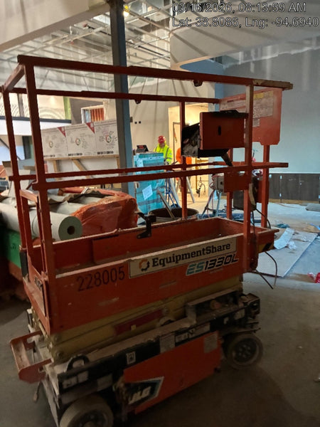 2022 JLG ES1330L