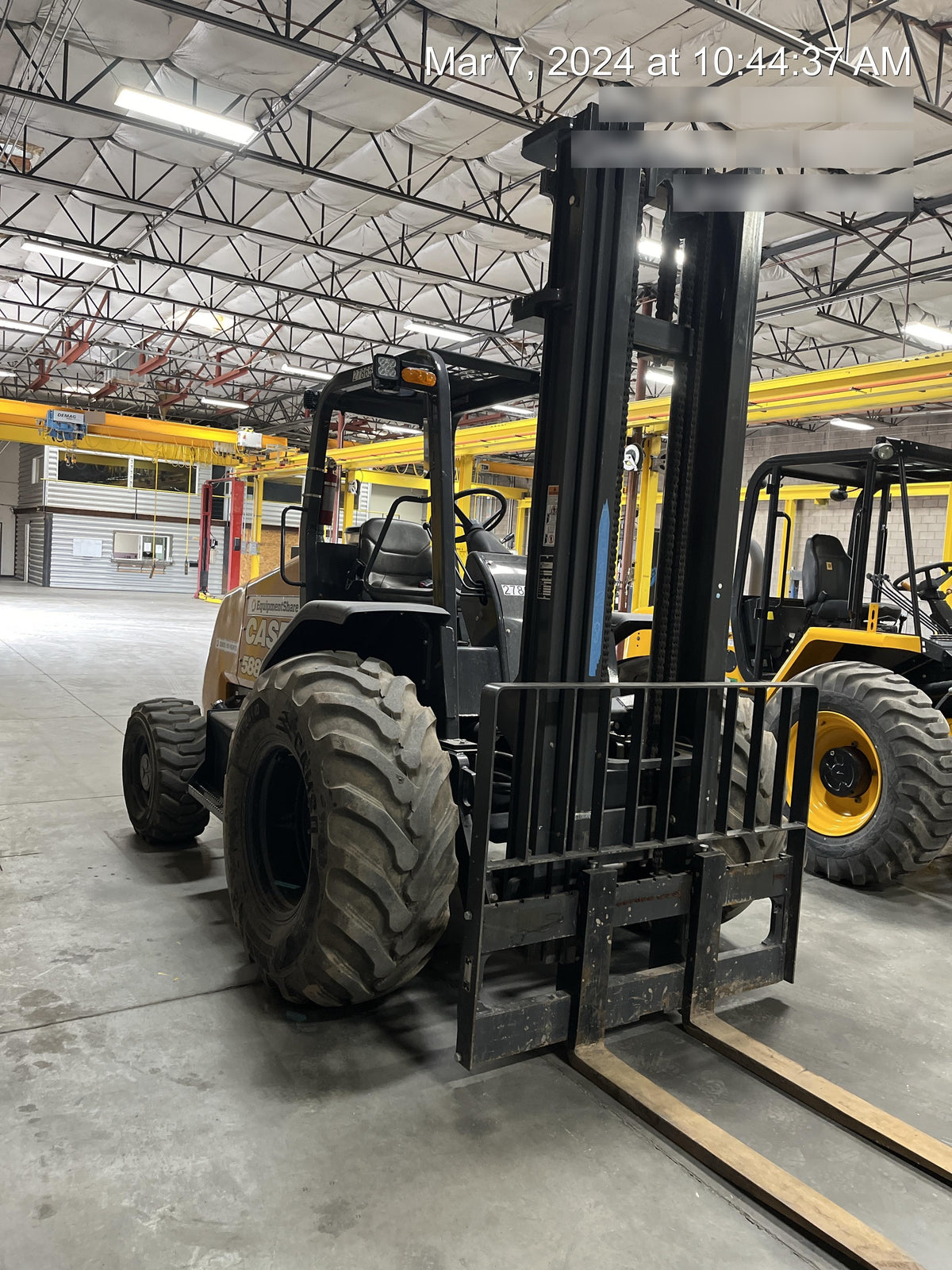 2023 CASE 588H
