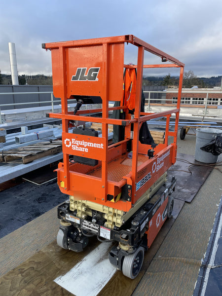 2022 JLG ES1330L