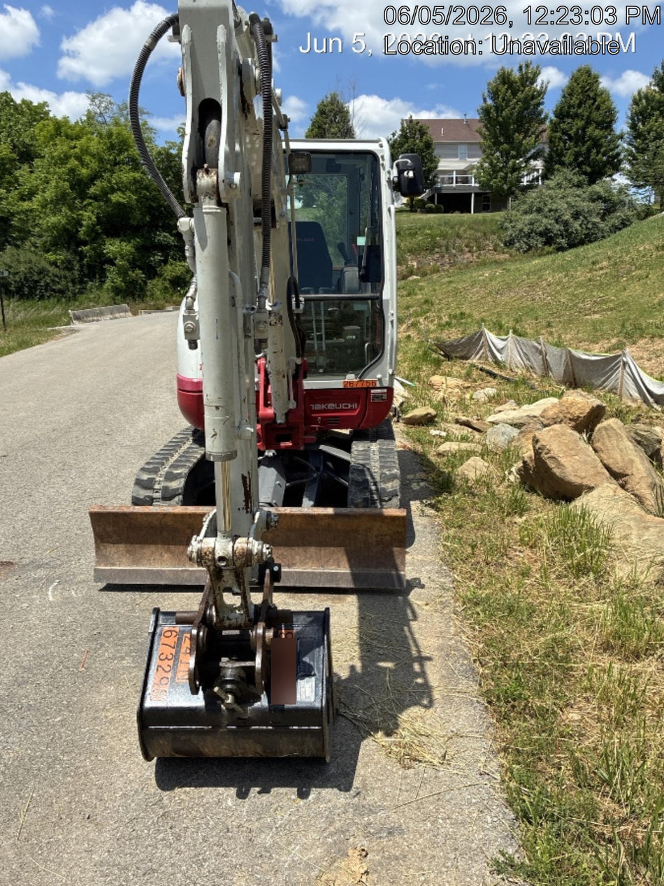 2022 TAKEUCHI TB235-2CR