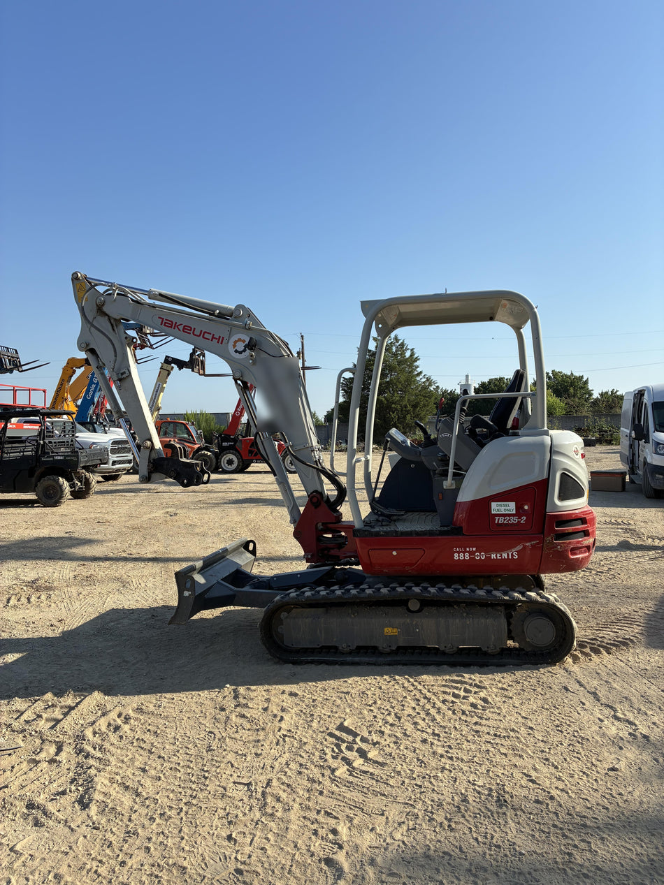2025 TAKEUCHI TB235-2R