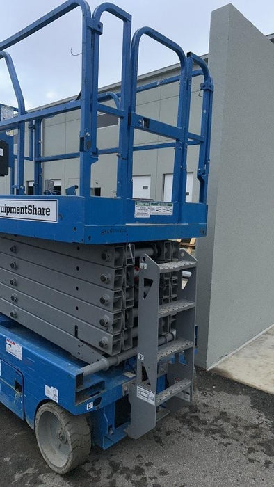 2019 Genie GS-4047 Folding rails with half height swing gate