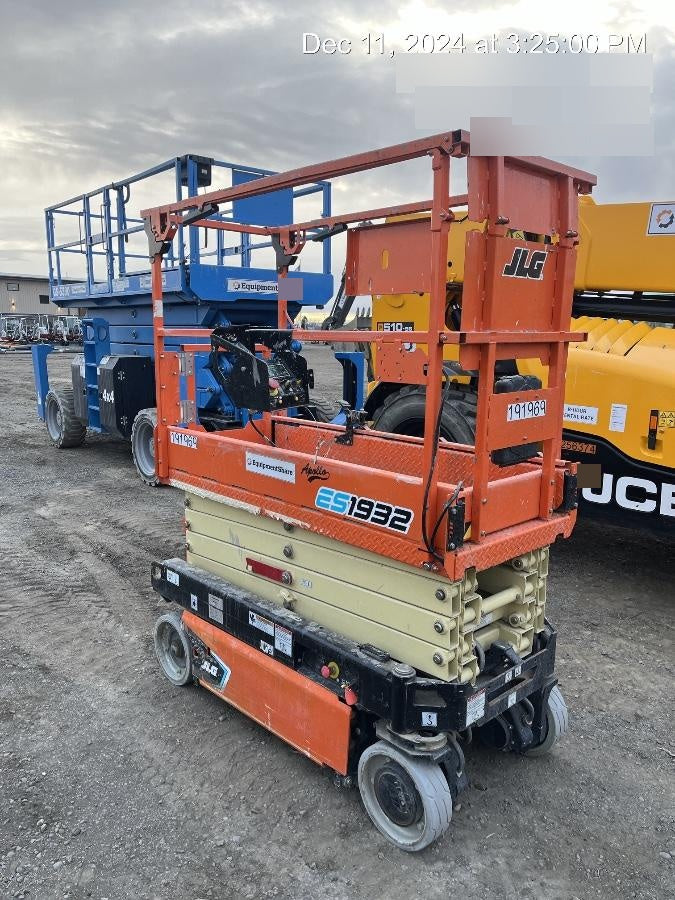 2021 JLG ES1932