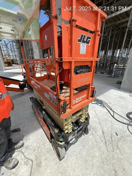 2022 JLG ES1932