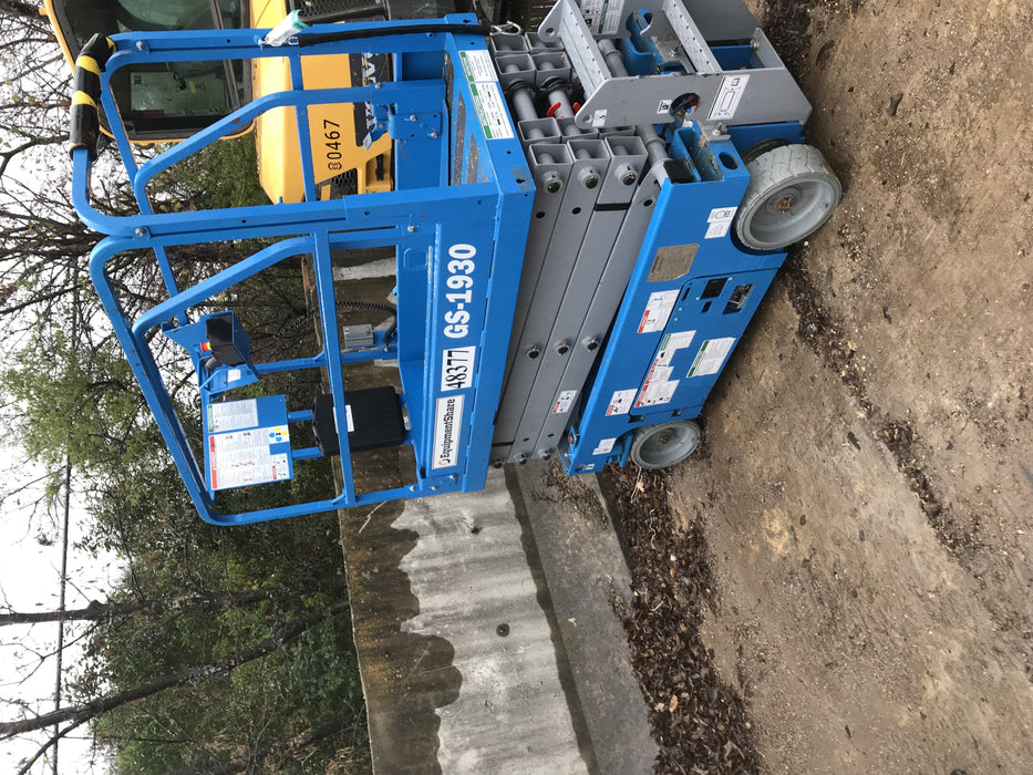 2019 Genie GS-1930 Fixed rails with chain Entry