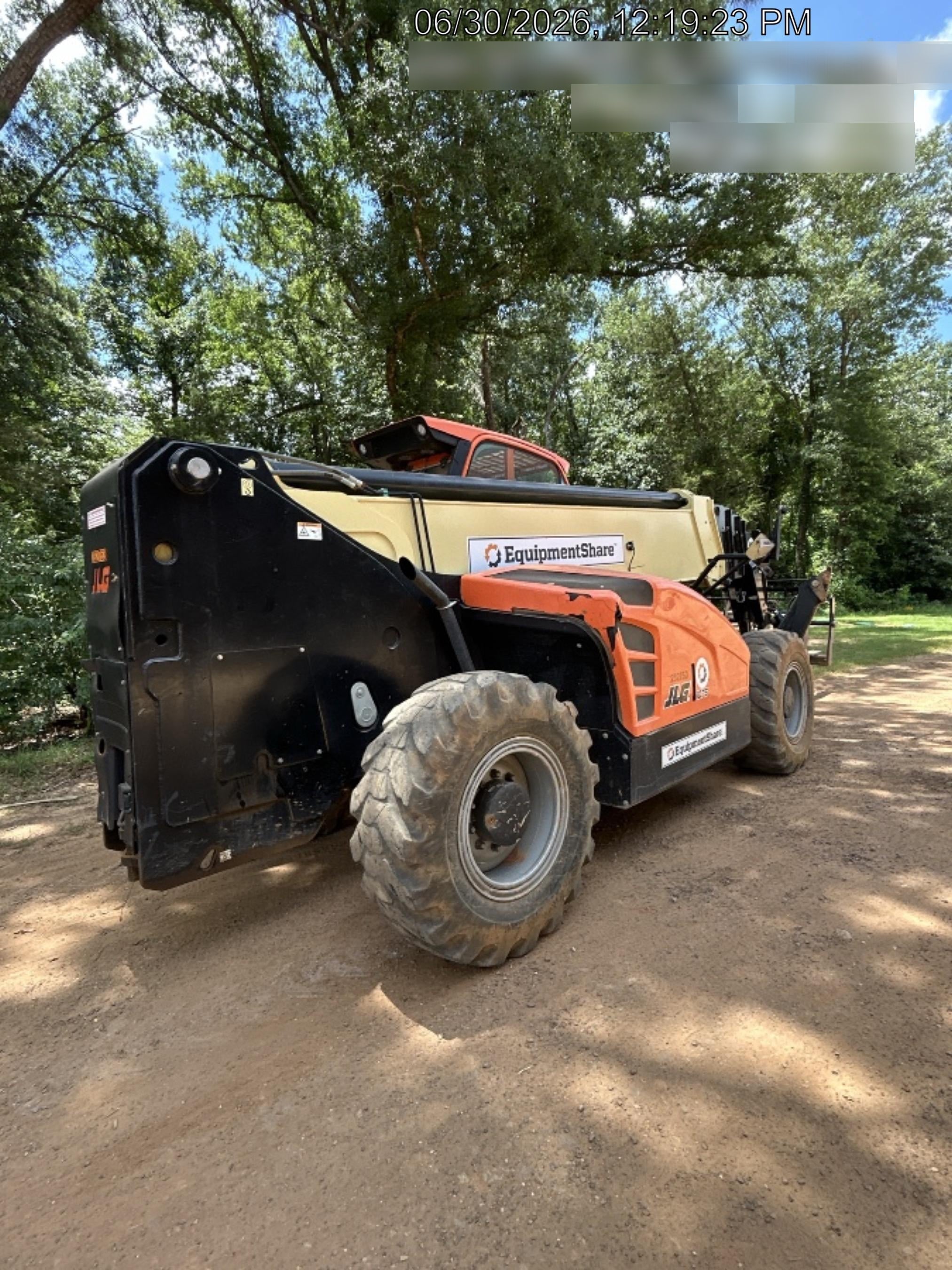 2022 JLG 1075