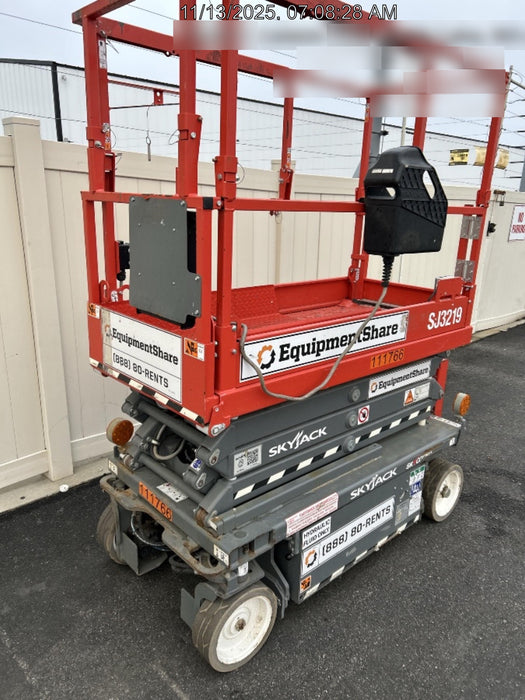 2020 Skyjack SJIII-3219 Solid NM Tires, Half height spring hinged entry gate, Dual Beacons, 800W Inverter