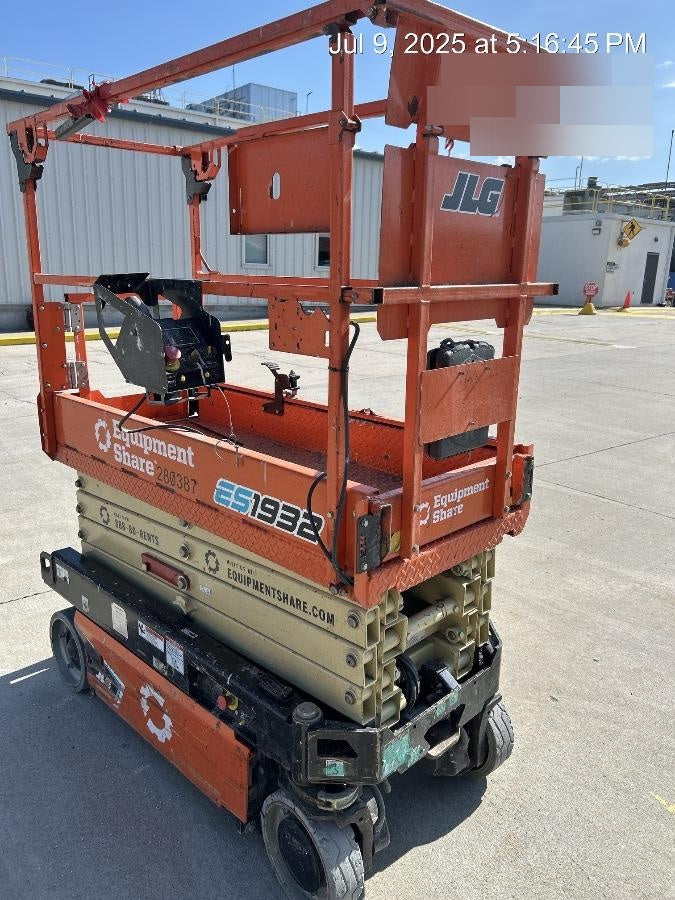 2022 JLG ES1932