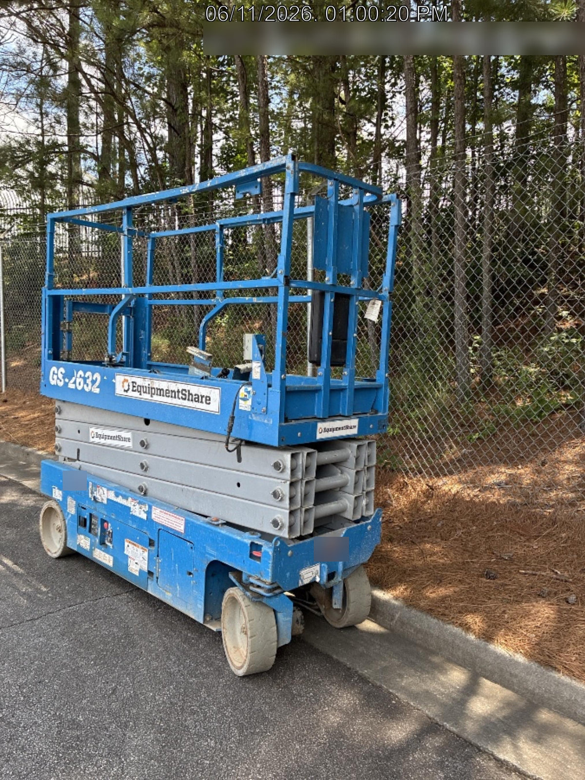 2019 Genie GS-2632 Folding rails with half height swing gate